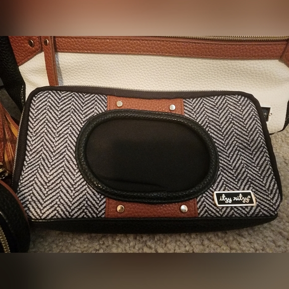 Itzy Ritzy Convertible Diaper Bag in Coffee and Cream - Picture 4 of 11